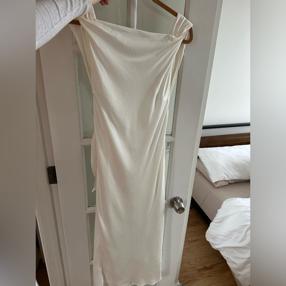 The Bar Max Dress in Blanc - Picture 6 of 8